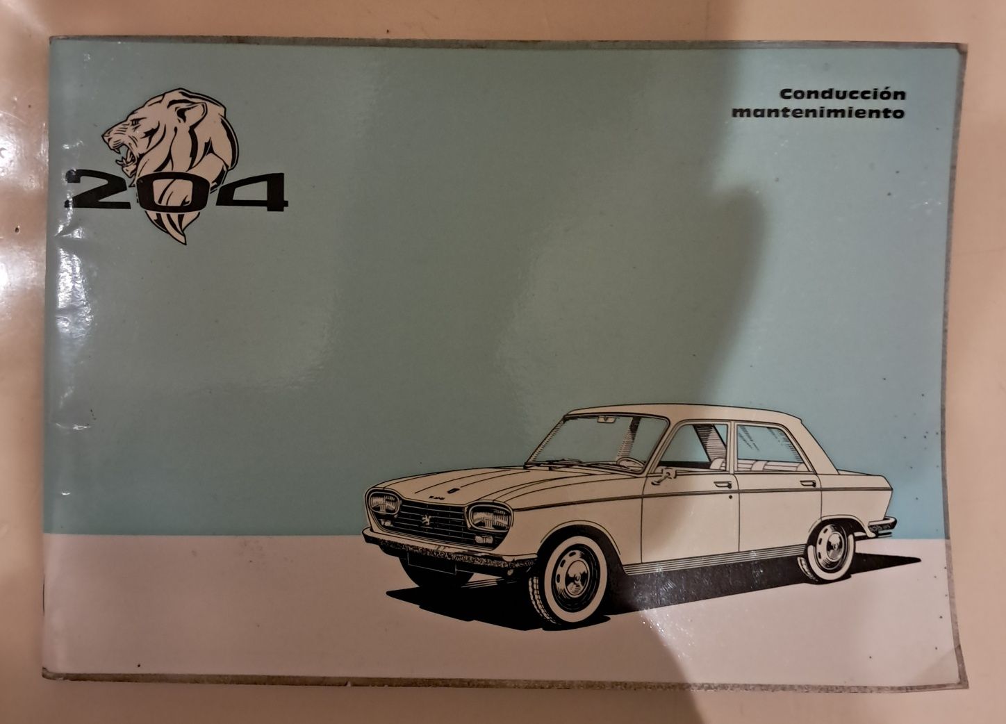 Manuais instruções do Peugeot 204 e Austin Allegro, em português.