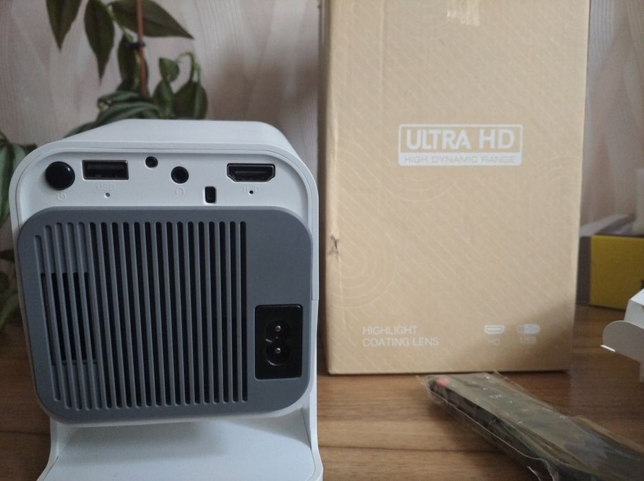 Портативний проектор для дому 4К, WiFi та Bluetooth + пульт, HY300