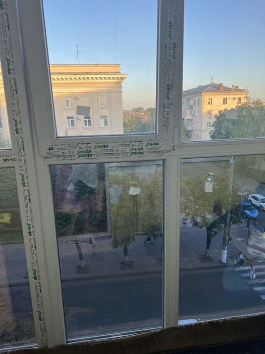 Продам укомплектовану сталінку 2х кімнатну в центрі