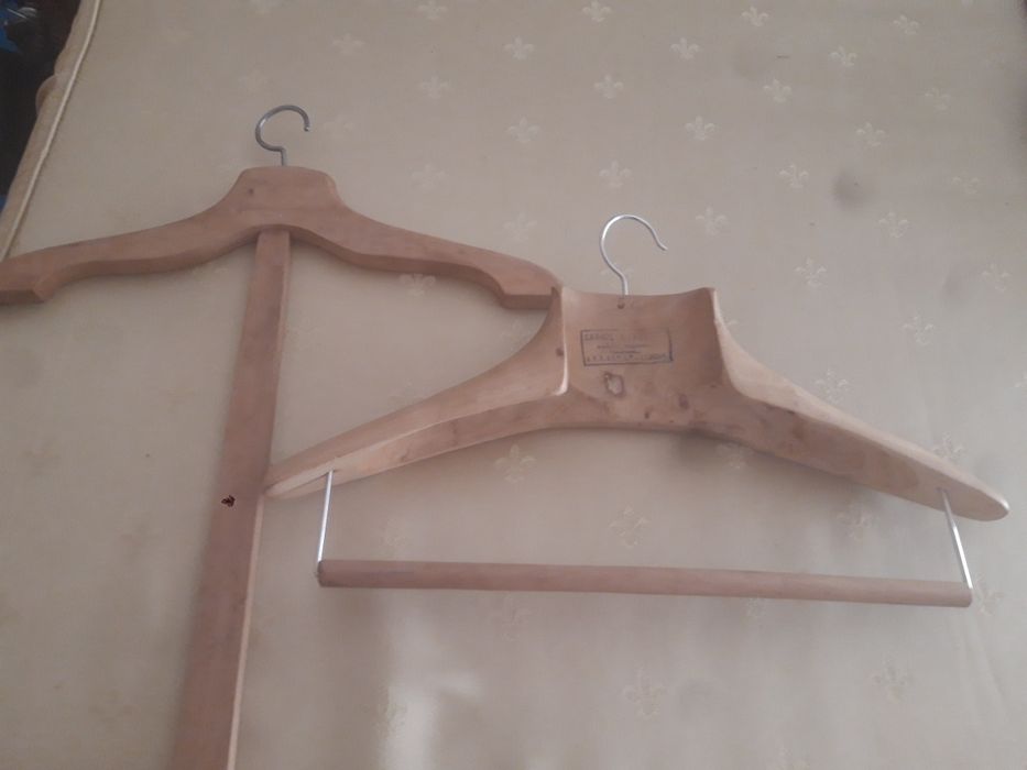 Cabides em.madeira vintage