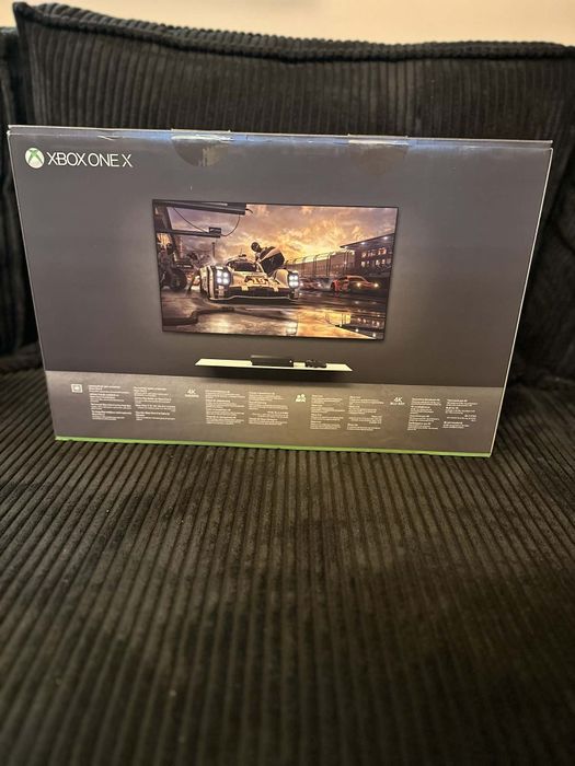 Konsola Xbox One X +pad+gry
