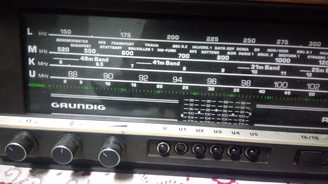 Radio antigo grundig