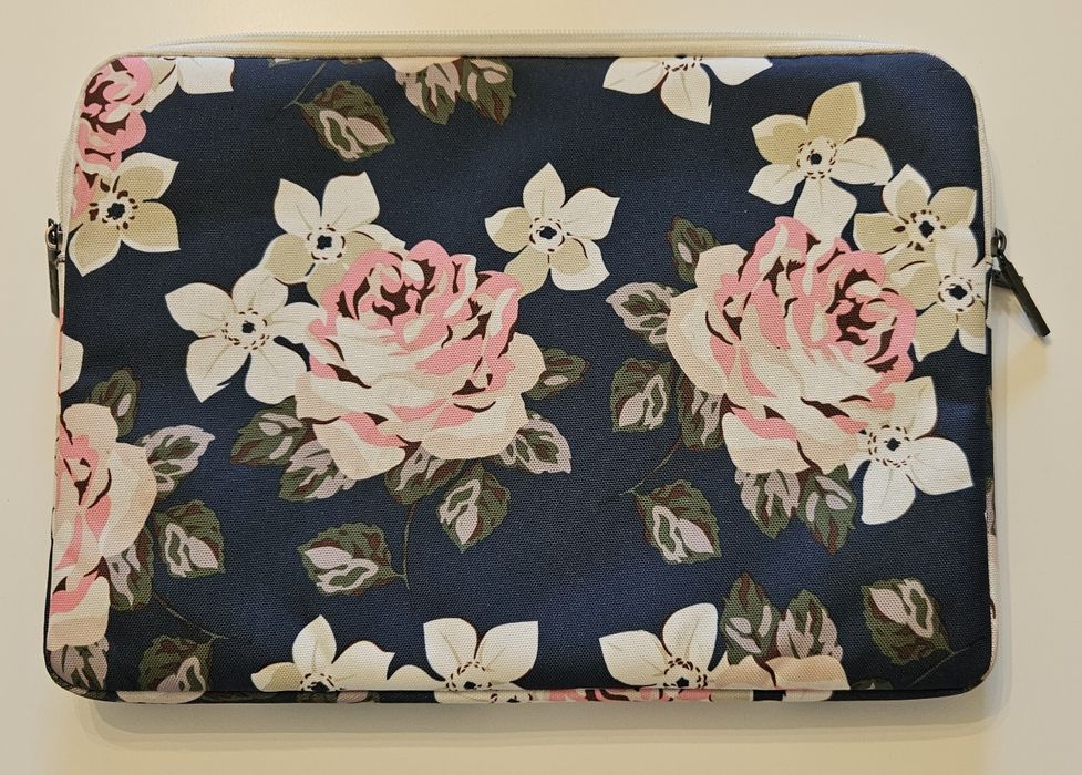 Etui na laptopa motyw kwiatowy