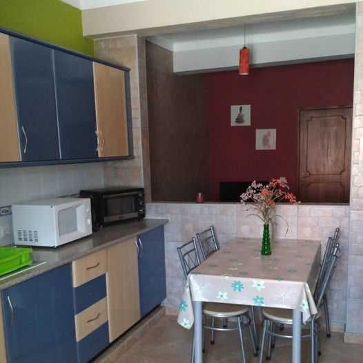 Quarto individual em Gambelas para rapariga estudante