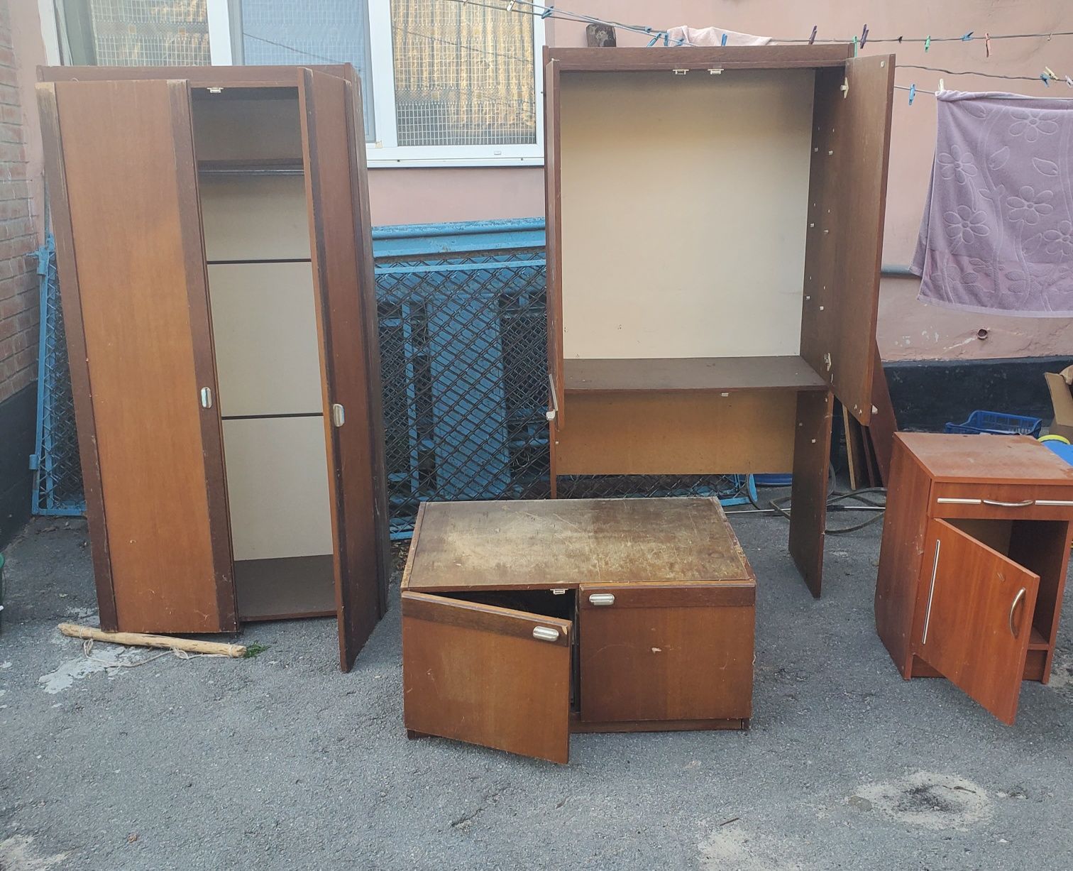 Продам шкафи та тумби