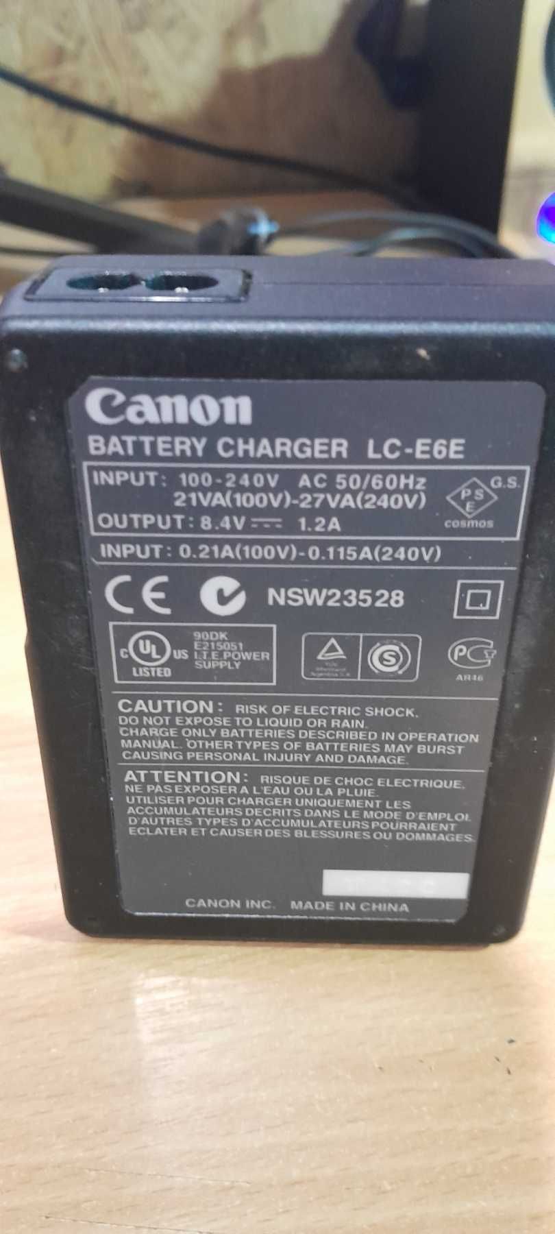 canon 7D не вмикається пробіг 25000т,зарядка,акумулятор3шт,CF16Gb,акум