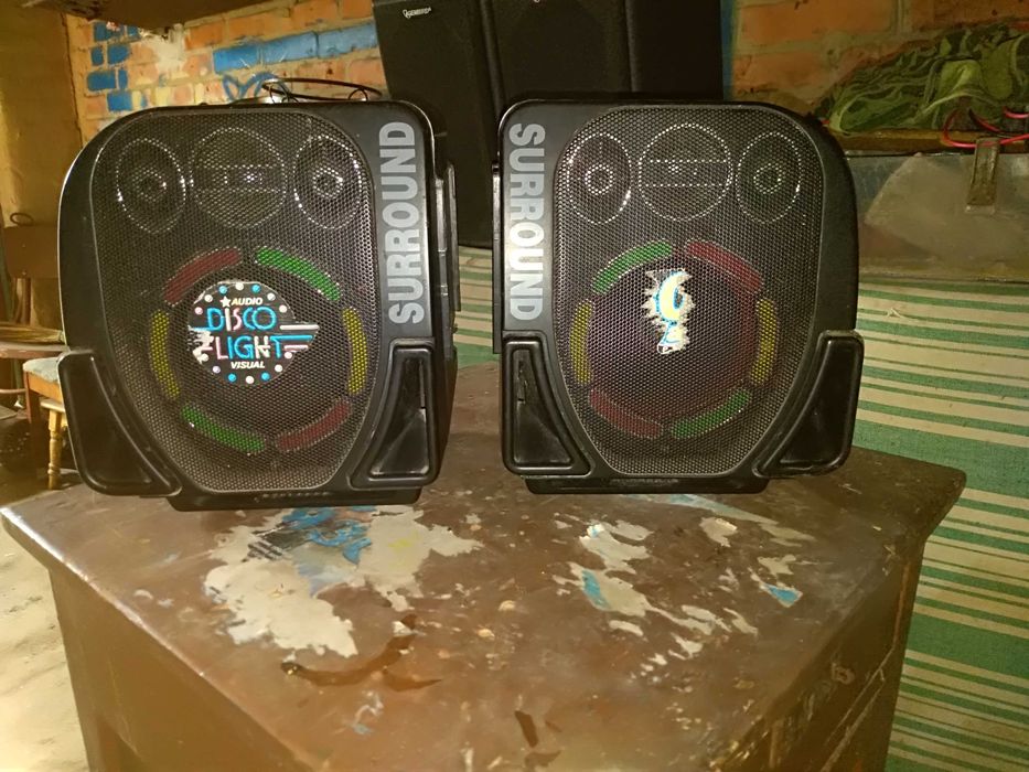 Колонки од центра