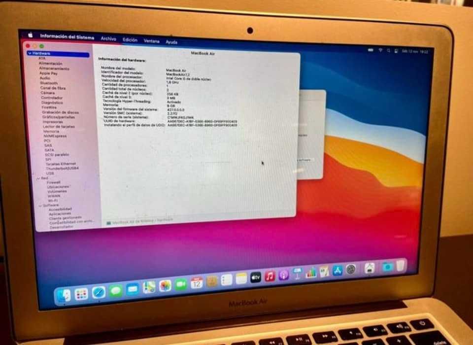 MacBook Air 13”  z i5 1,8 GHz i dyskiem SSD 128 GB (2017)