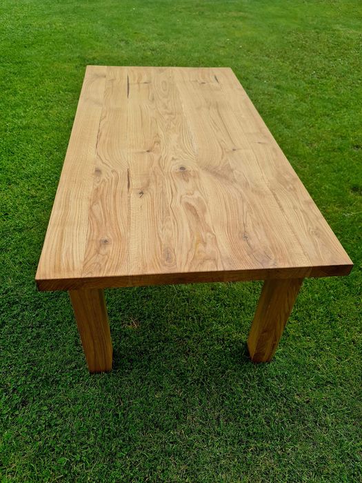 Stół dębowy, Lite drewno