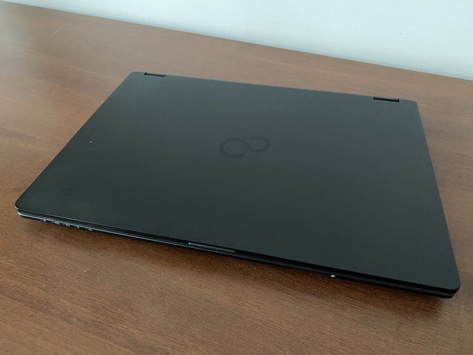 Ноутбук Fujitsu Lifebook U 747