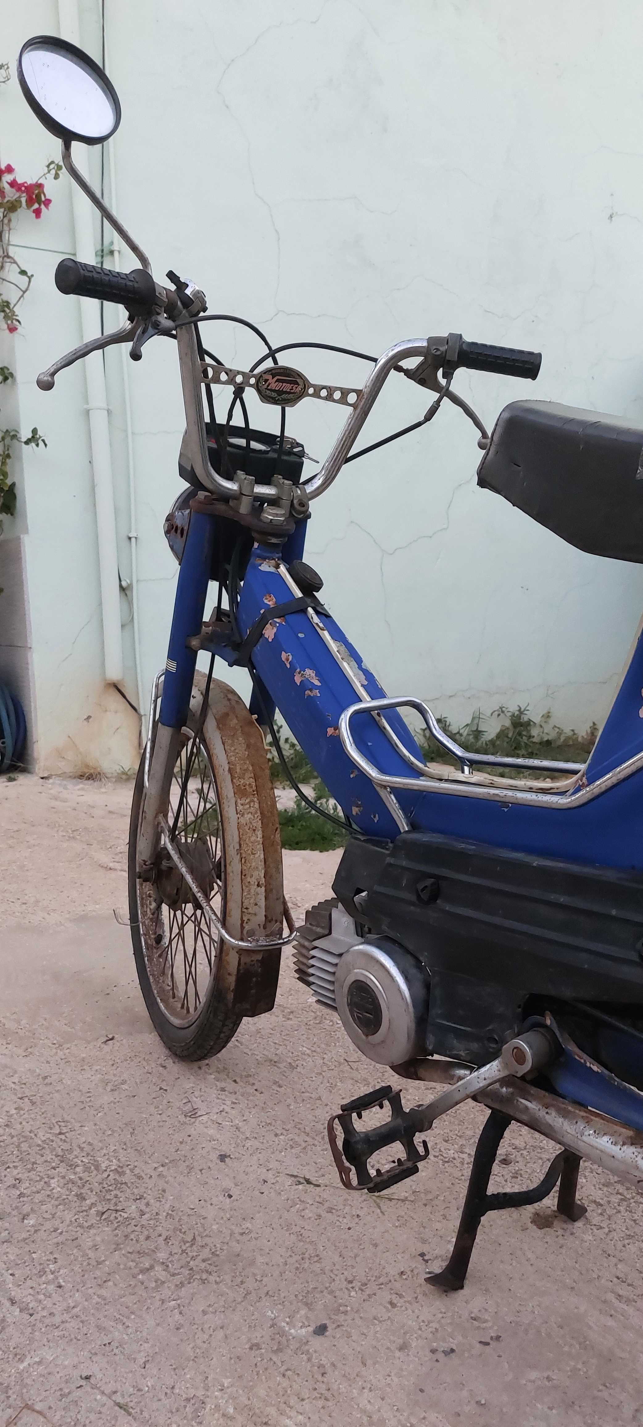 Clássica Maxi Puchs 1985 - Matriculada, a andar, precisa restauro