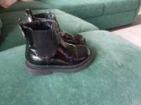 Czarne, lakierowane przejściowe buty dla dziewczynki Reserved, rozm.27