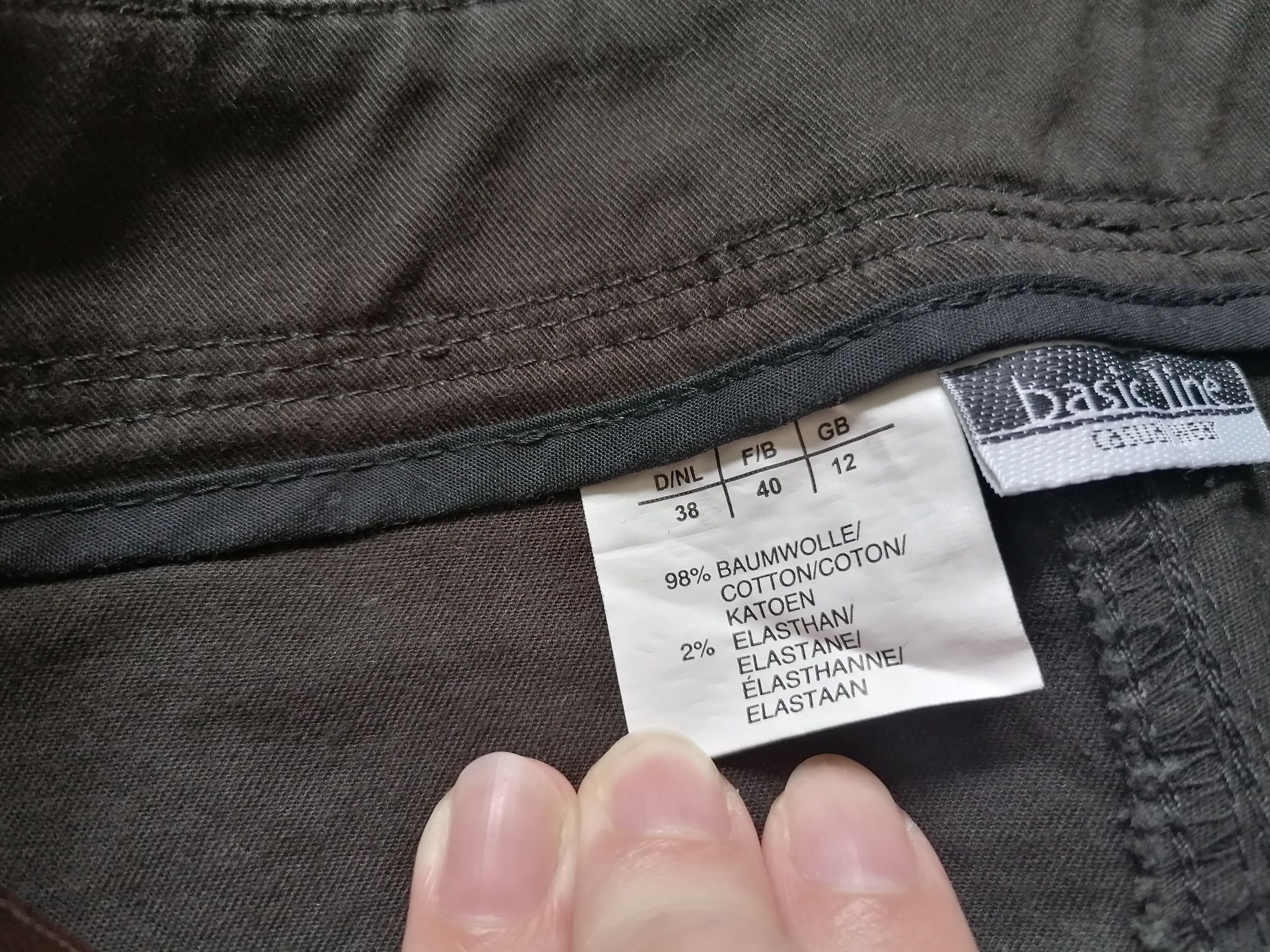 Spodnie firmy Basic line casual Wear