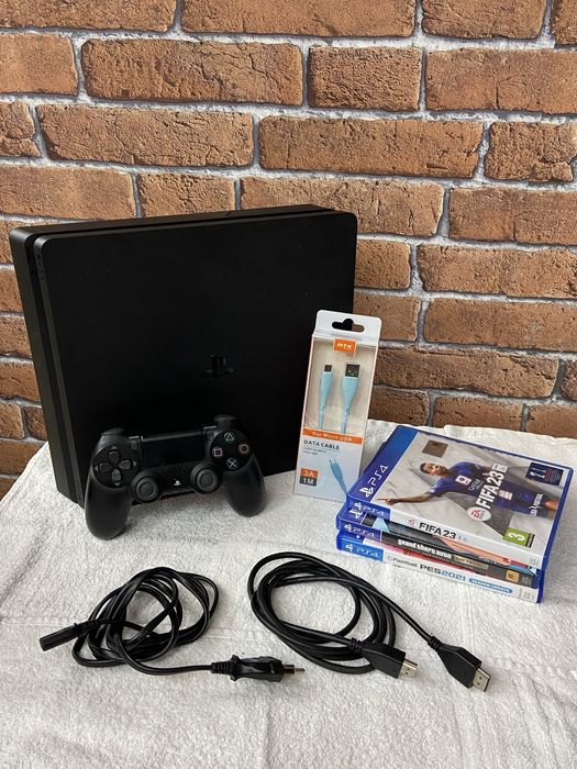 PS4 500GB c/3 jogos e 1 comando