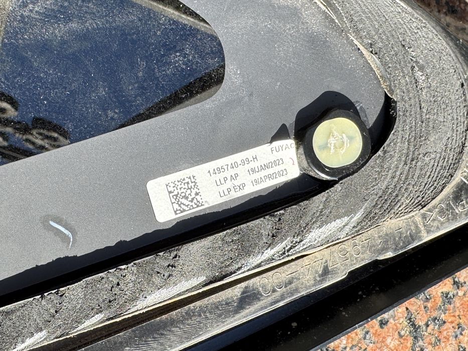 Форточка глухое стекло задняя левая Tesla Model Y 20-25