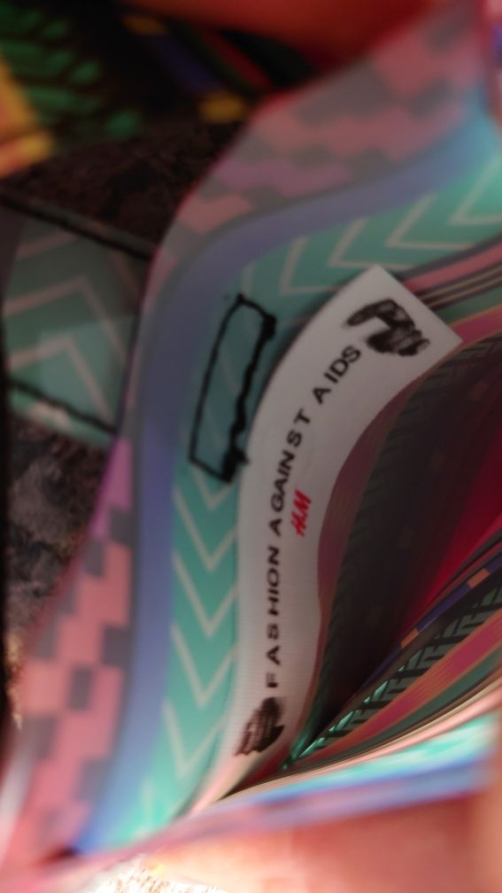 ~*H&M*~ Fashion Against AIDS etui aztec kolorowe