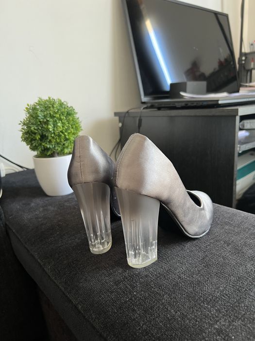 Sapatos cinzenta tamanho 35