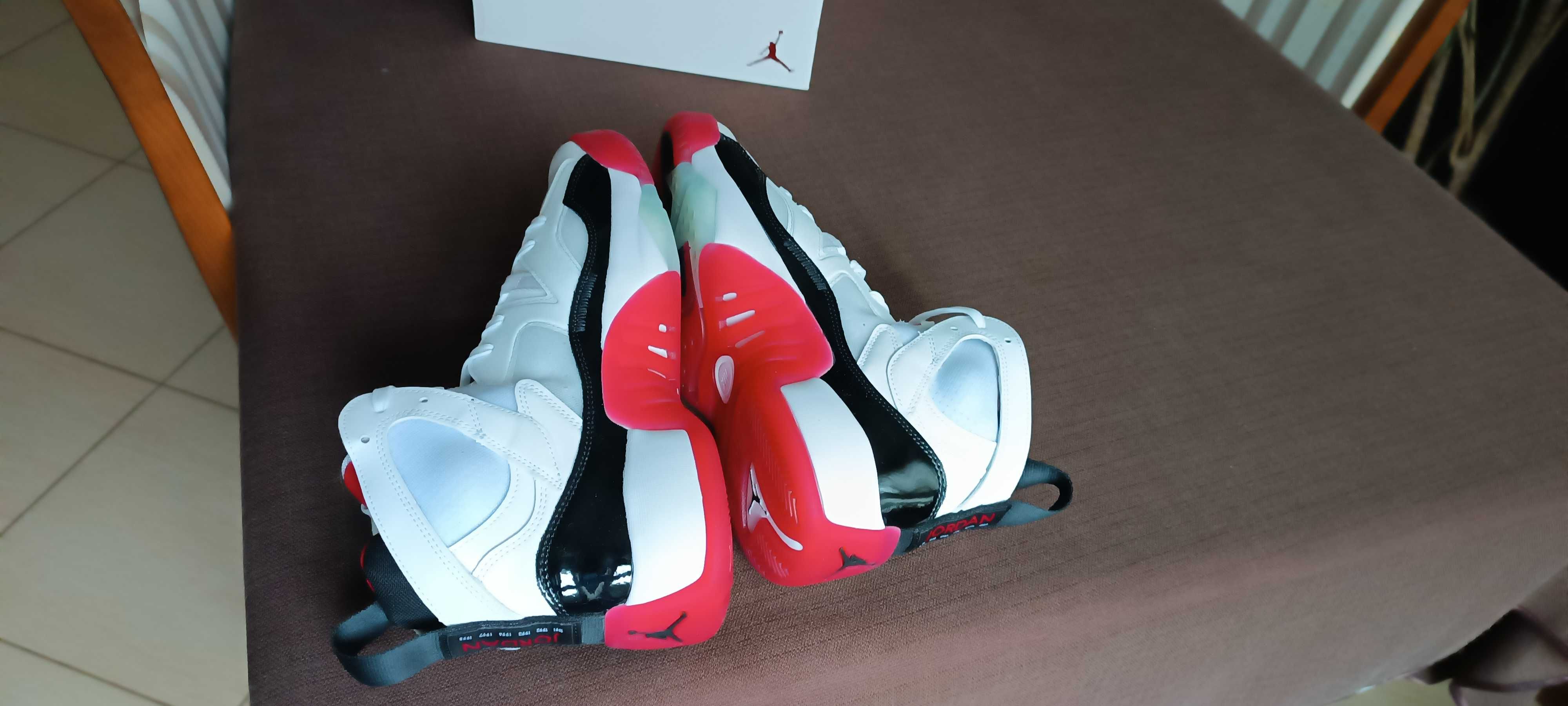 (r. 44) Nike Jordan Jumpman Two Trey White Gym Red Black DO1925,-106