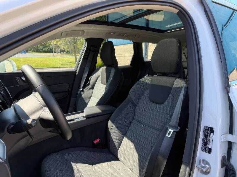 2022 Volvo XC60 B5 Momentum