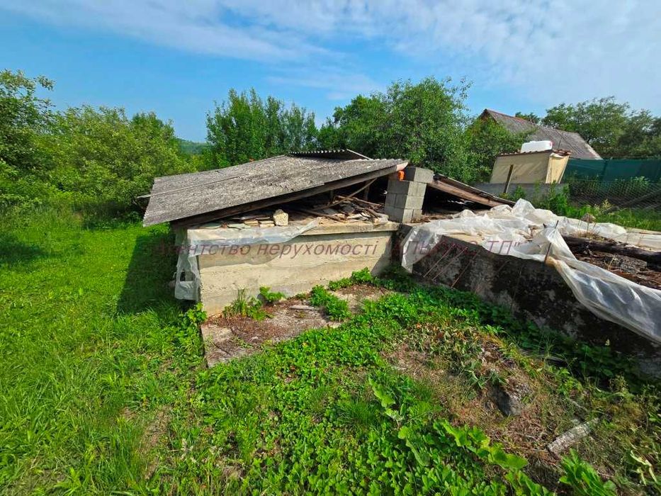 Будинок під реконструкцію  в с.Середнє над озером