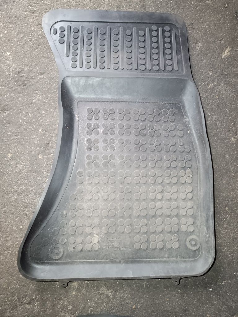Dywaniki gumowe Audi A4 B8 komplet