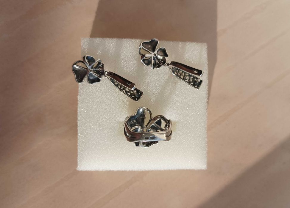 Оригінальний срібний набір "Квітка" -  сережки + каблучка