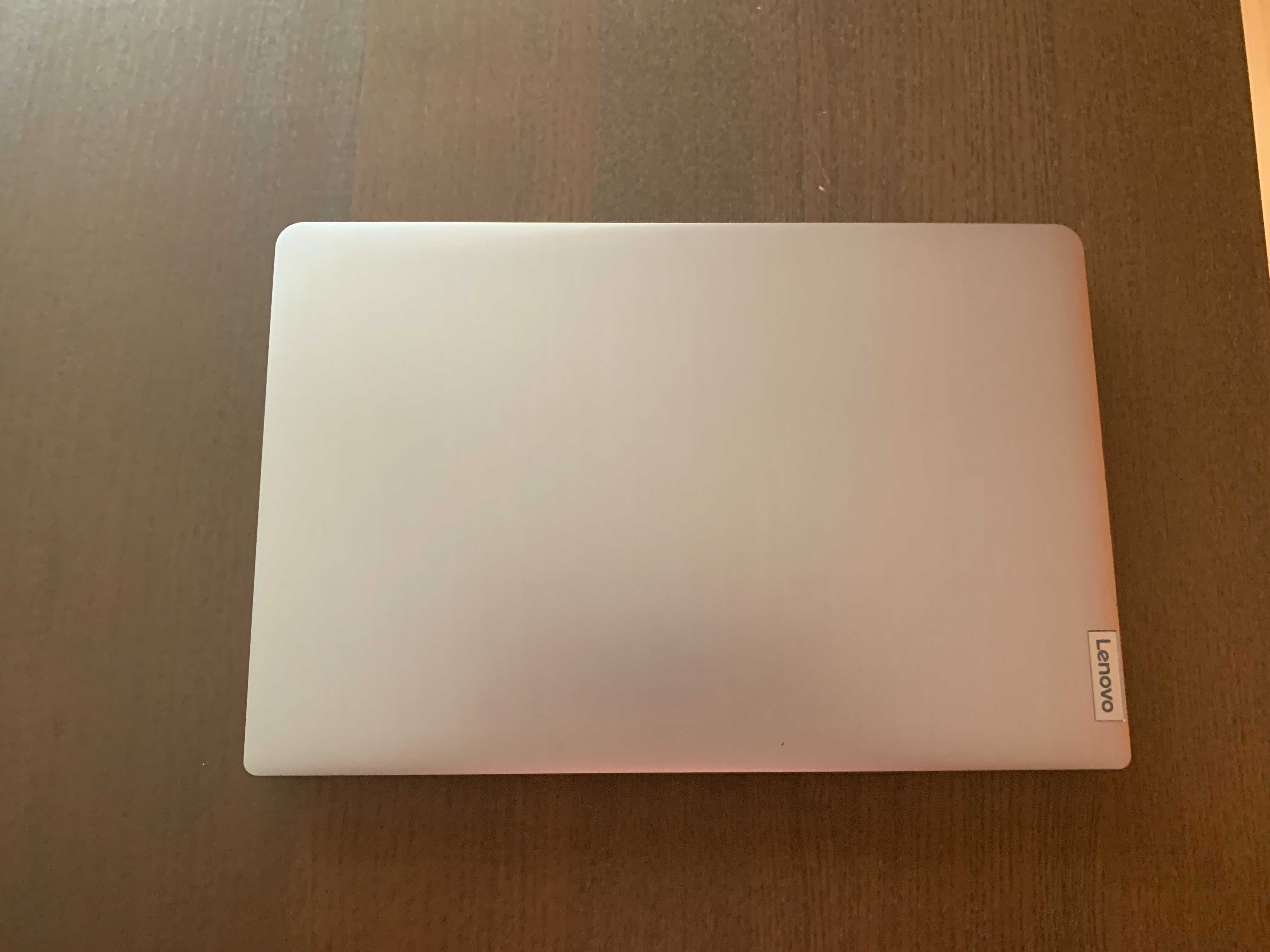 IdeaPad 3-15ALC6 Laptop,  com mala de transporte