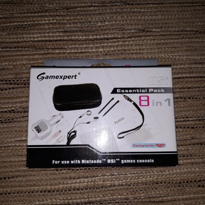 Gamexpert Super Value 8-in-1 Essential Pack Nintendo Dsi NOVO