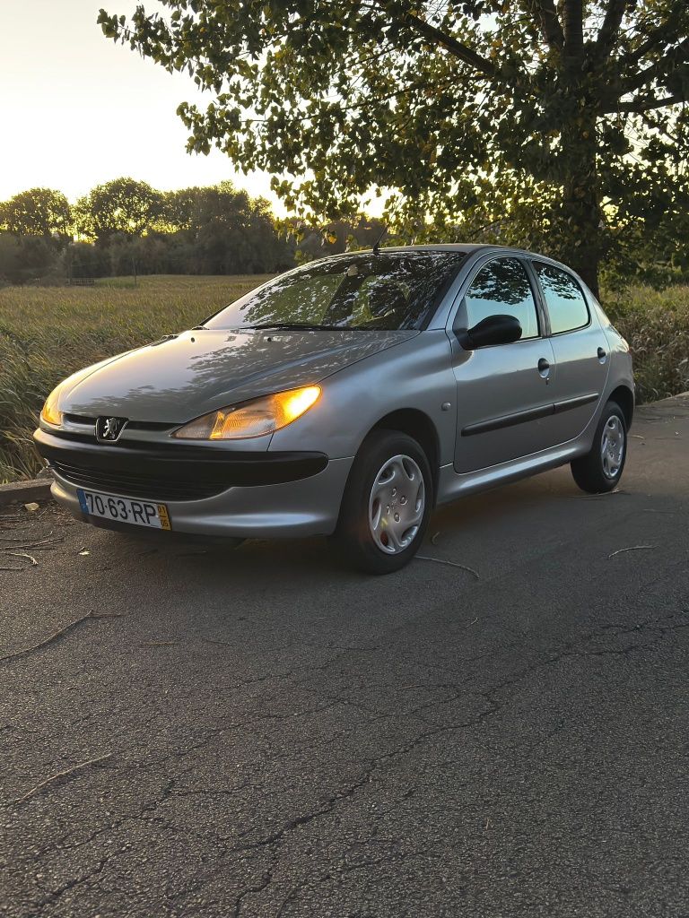 Peugeot 206 1.1 Gasolina  ano 2001