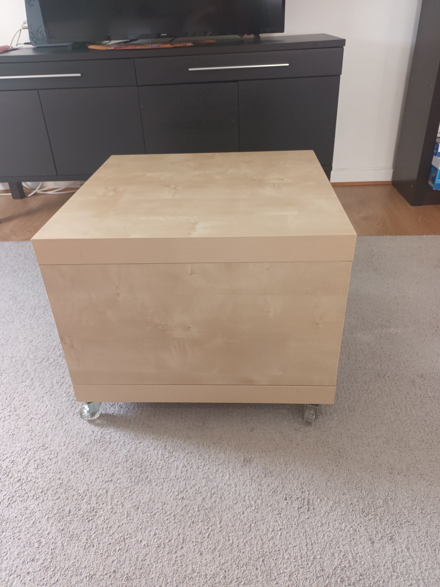 Mesa de centro (cubo) com rodinhas