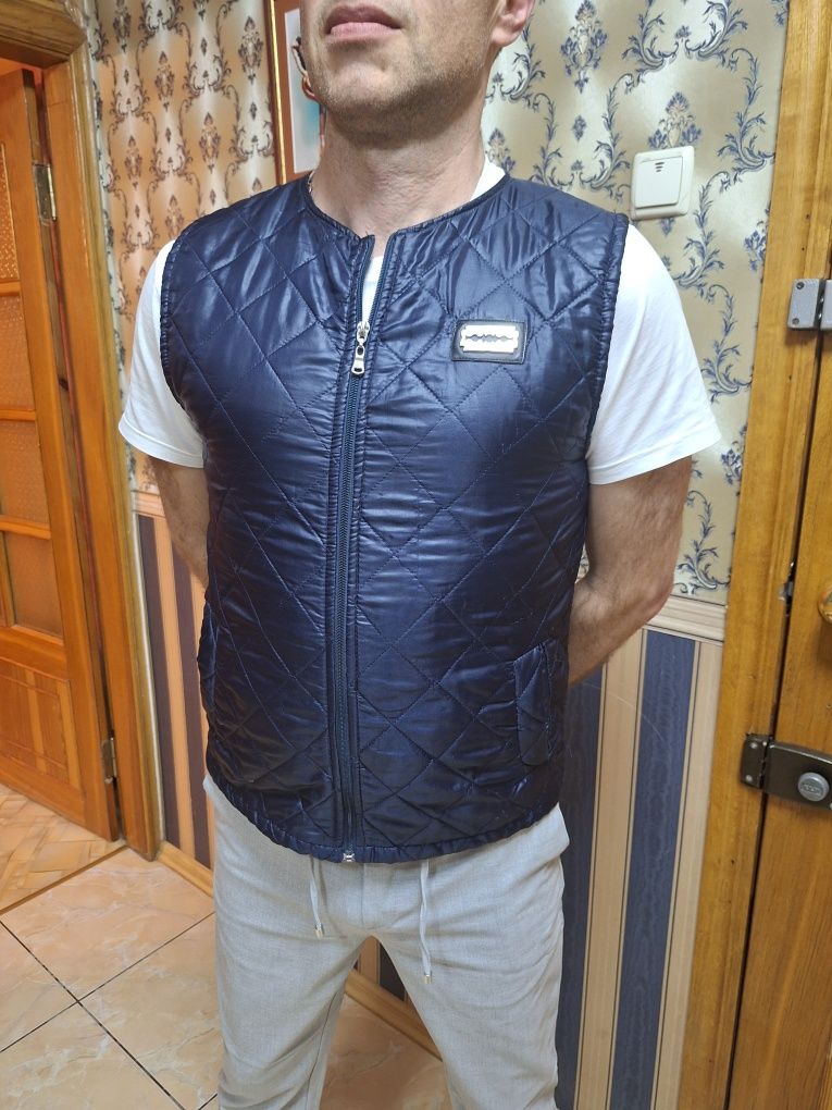 Продам стеганную жилетку Philipp Plein