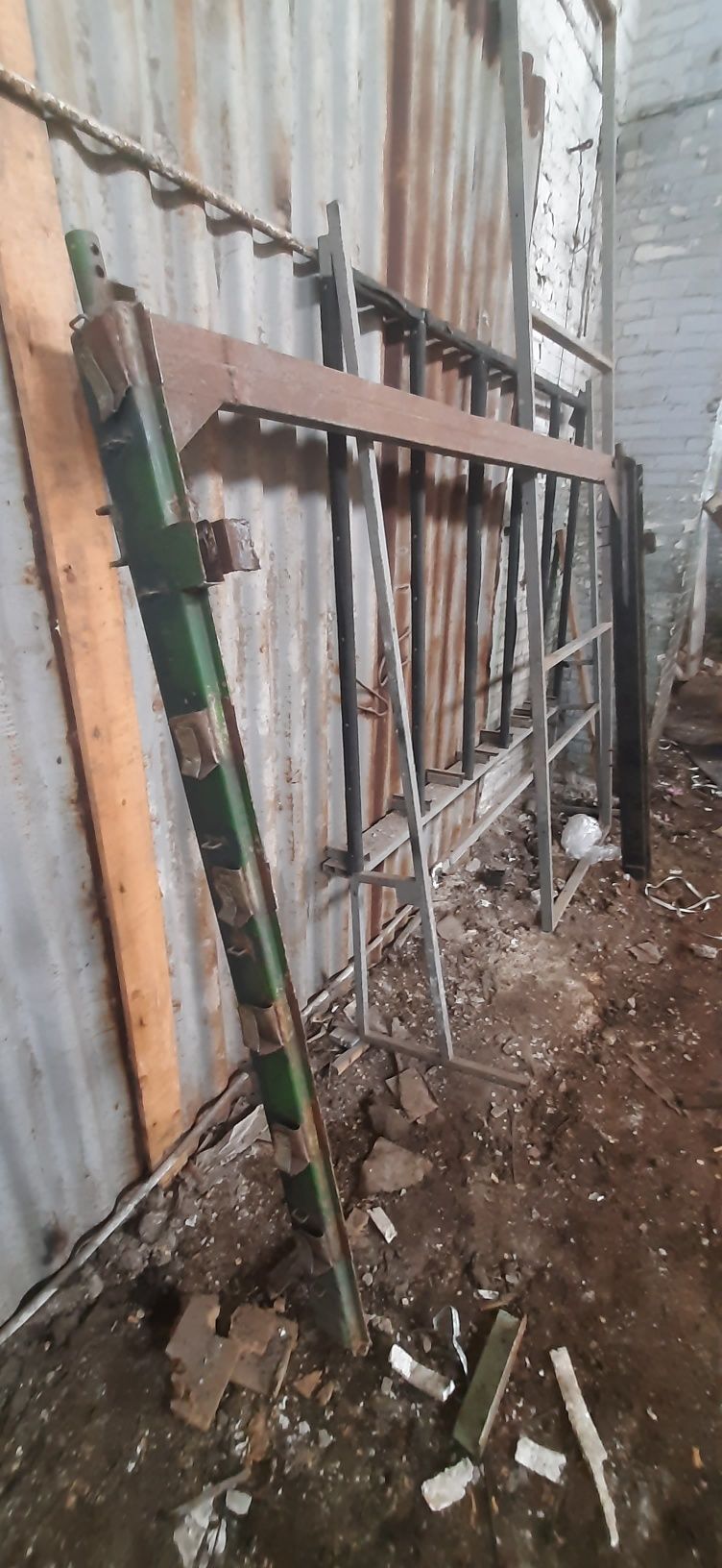 Задние ворота на прицеп, полуприцеп или фургон.