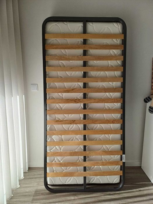 ESTRADO E COLCHÃO solteiro em bom estado