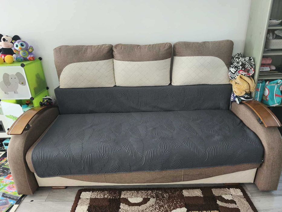 Sprzedam 4-osobowe łóżko/kanapa, zawiera schowek/poduszki w komplecie