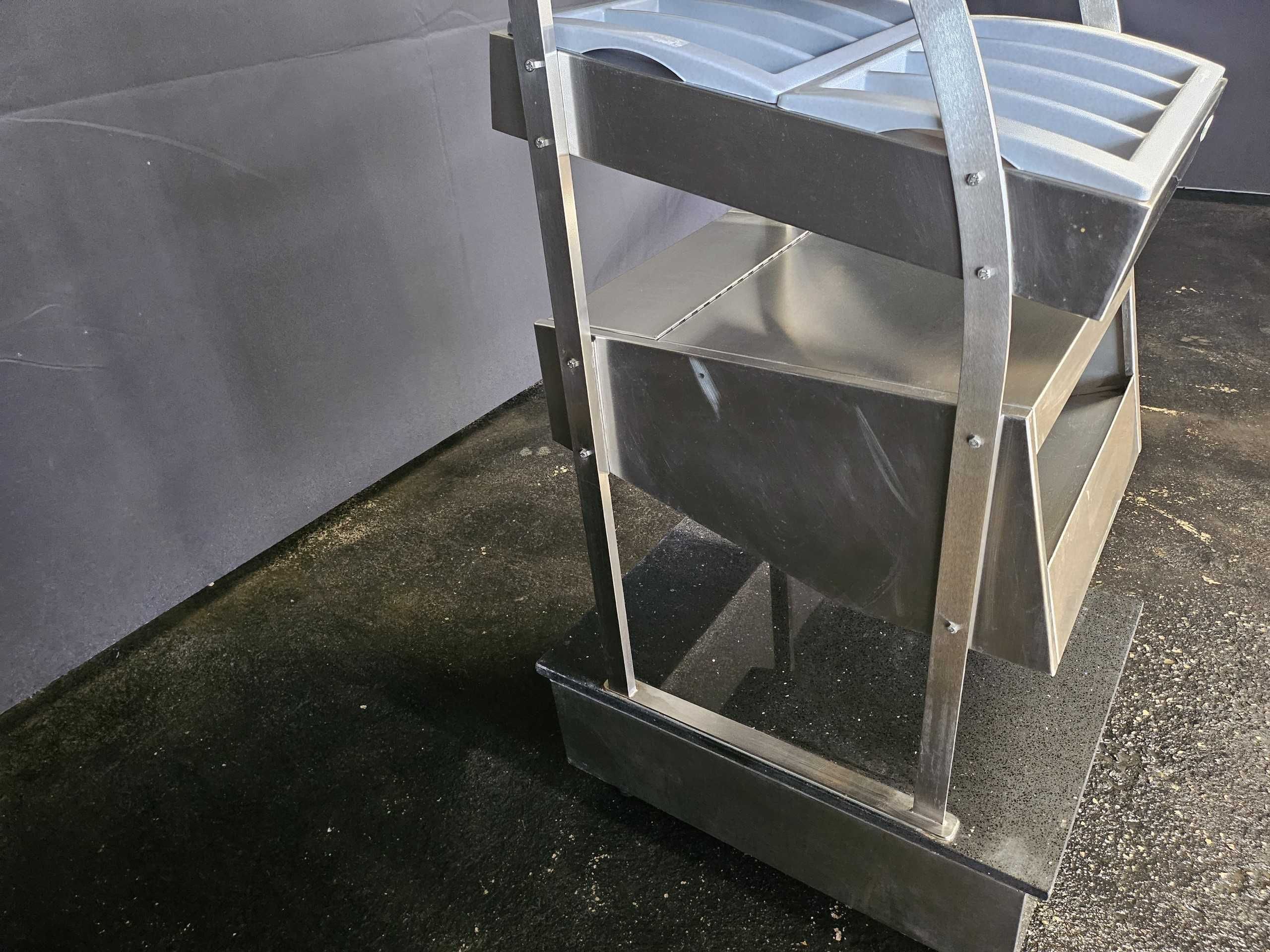 Móvel dispensador para self-service