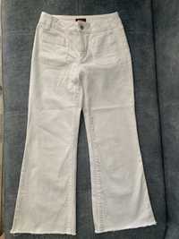 Білі джинси кльош, розмір м/38, стан нових
