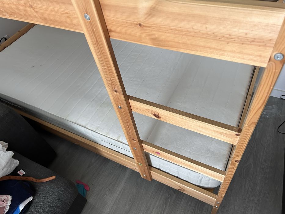 Cama ikea com 1 colchao usado