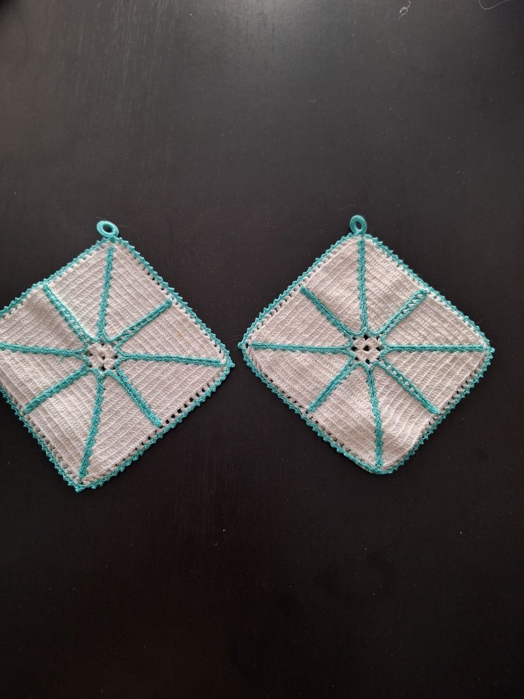 Conjunto de duas pegas em renda