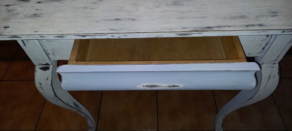 piękny stylowy stolik