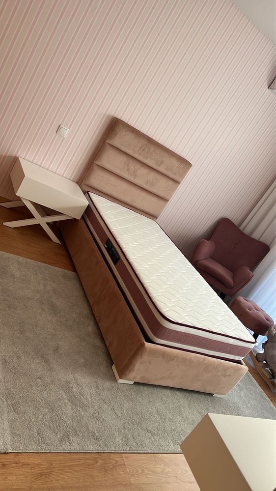Vendo cama solteiro rosa claro