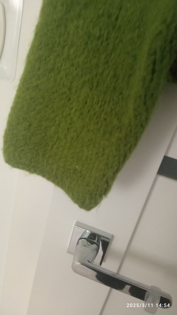 Sweterek kolor zielony