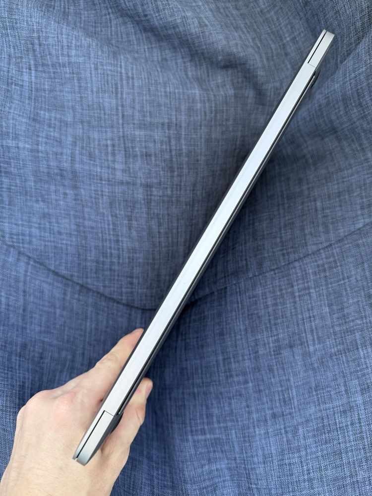 MacBook Pro 2019 13 i5 / 8GB /256 GB/ Touch Bar /92% АКБ