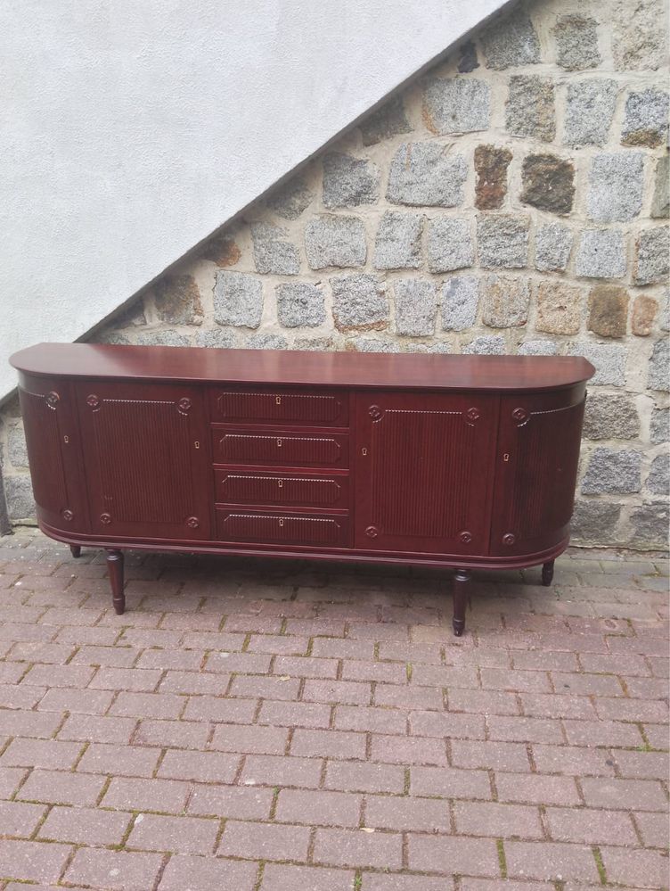Komoda i witryna w stylu retro
