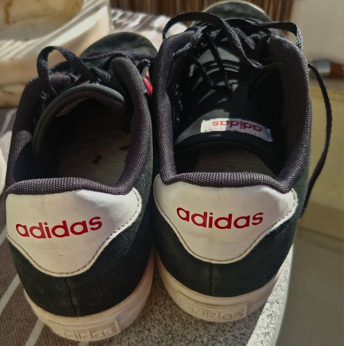 Tenis Adidas original n 45.5 em preto
Excelente estado
Igu