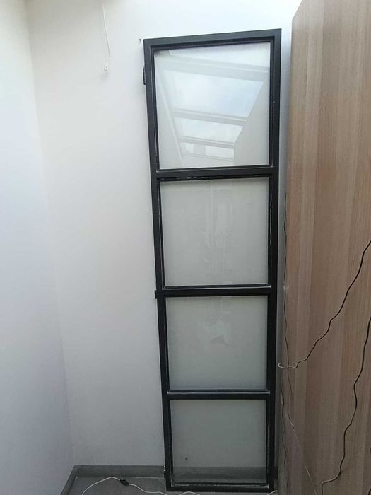 Porta dupla preta em ferro e vidro minimalistas. (61+61)*237cm