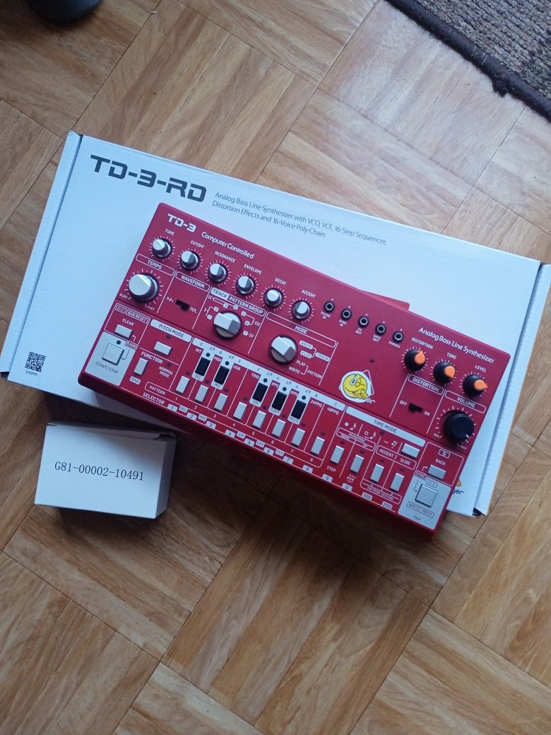 Behringer TD-3  , kopia Roland TB-303 Bassline