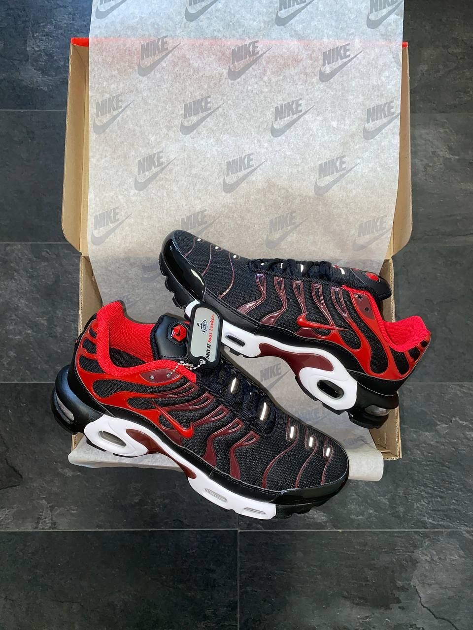 Кросівки Nike Air Max Plus Tn Black Red