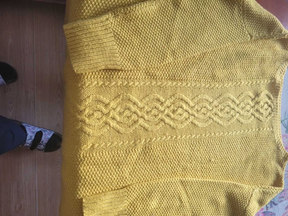Sweter żółty,Reserwed,lużny,