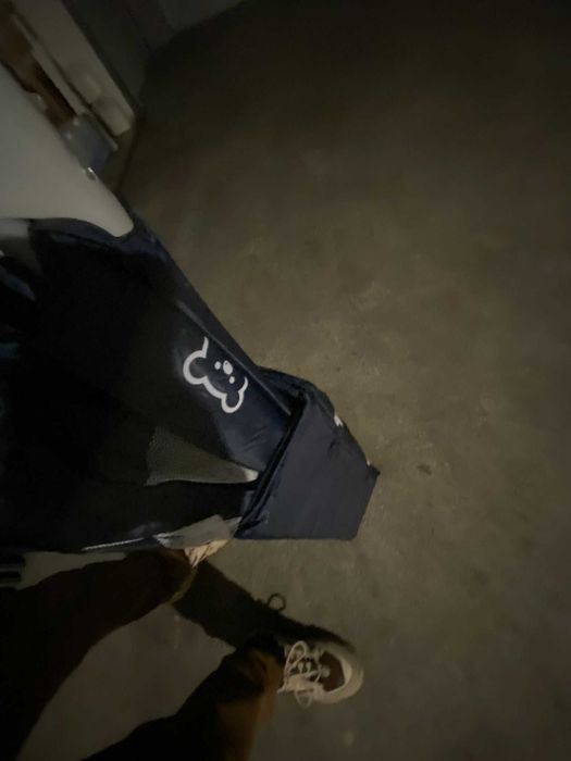 Berço de bébé portátil com colchão - praticamente novo