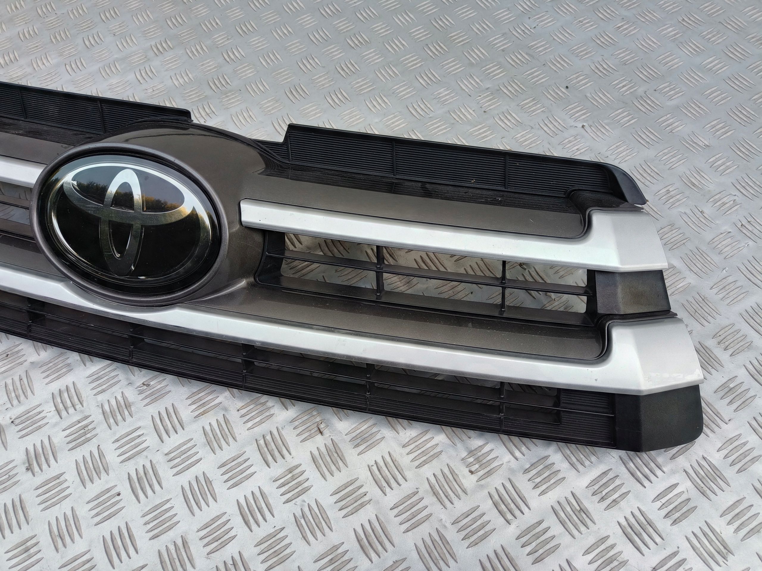 Toyota Highlander Grill Atrapa przód Znaczek pod Radar Usa